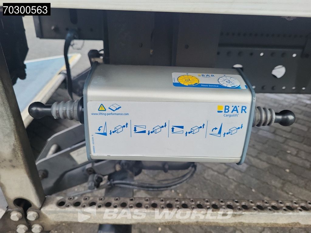 Mercedes Atego 818 4X2 8tonner Automatic 1500kg Ladebordwand Euro 6