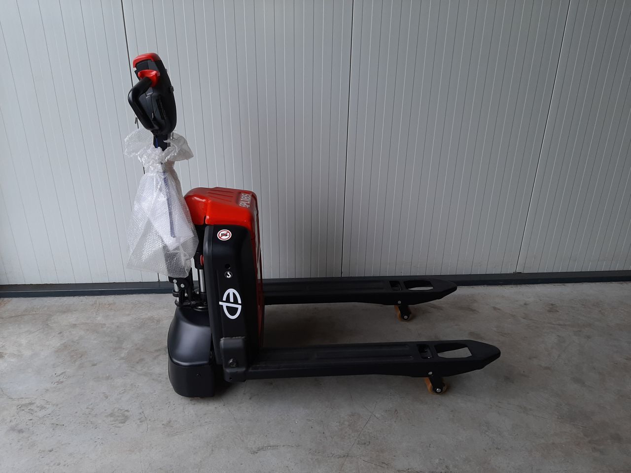 Brede elektrische palletwagen 1800 kg EP EPL185 bj eind 2023