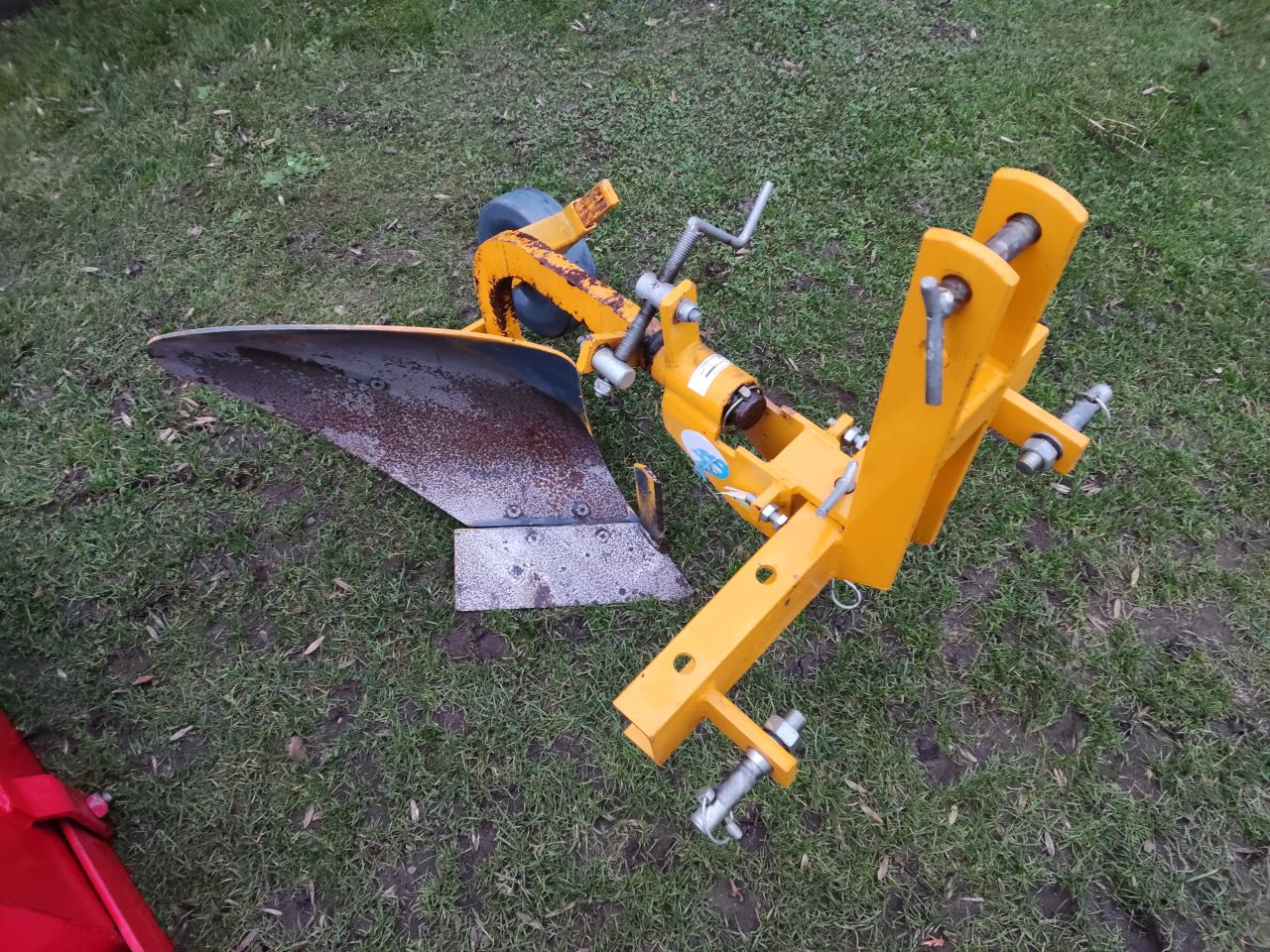 KUBOTA minitractor (type B7000D) met toebehoren (maaidek, etc.)