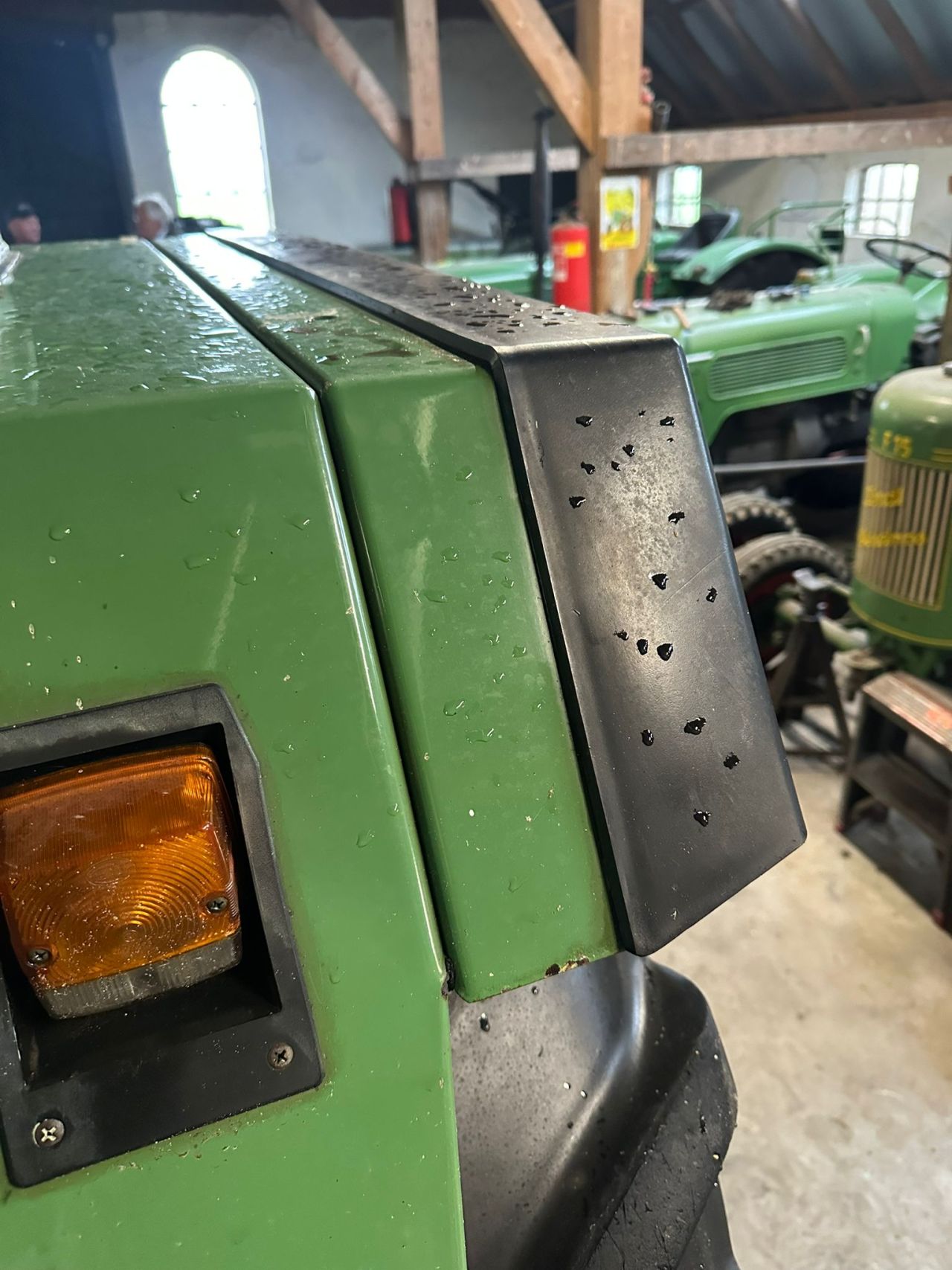 Fendt ondertrekhaak kipperknobbel spatbordverbreder