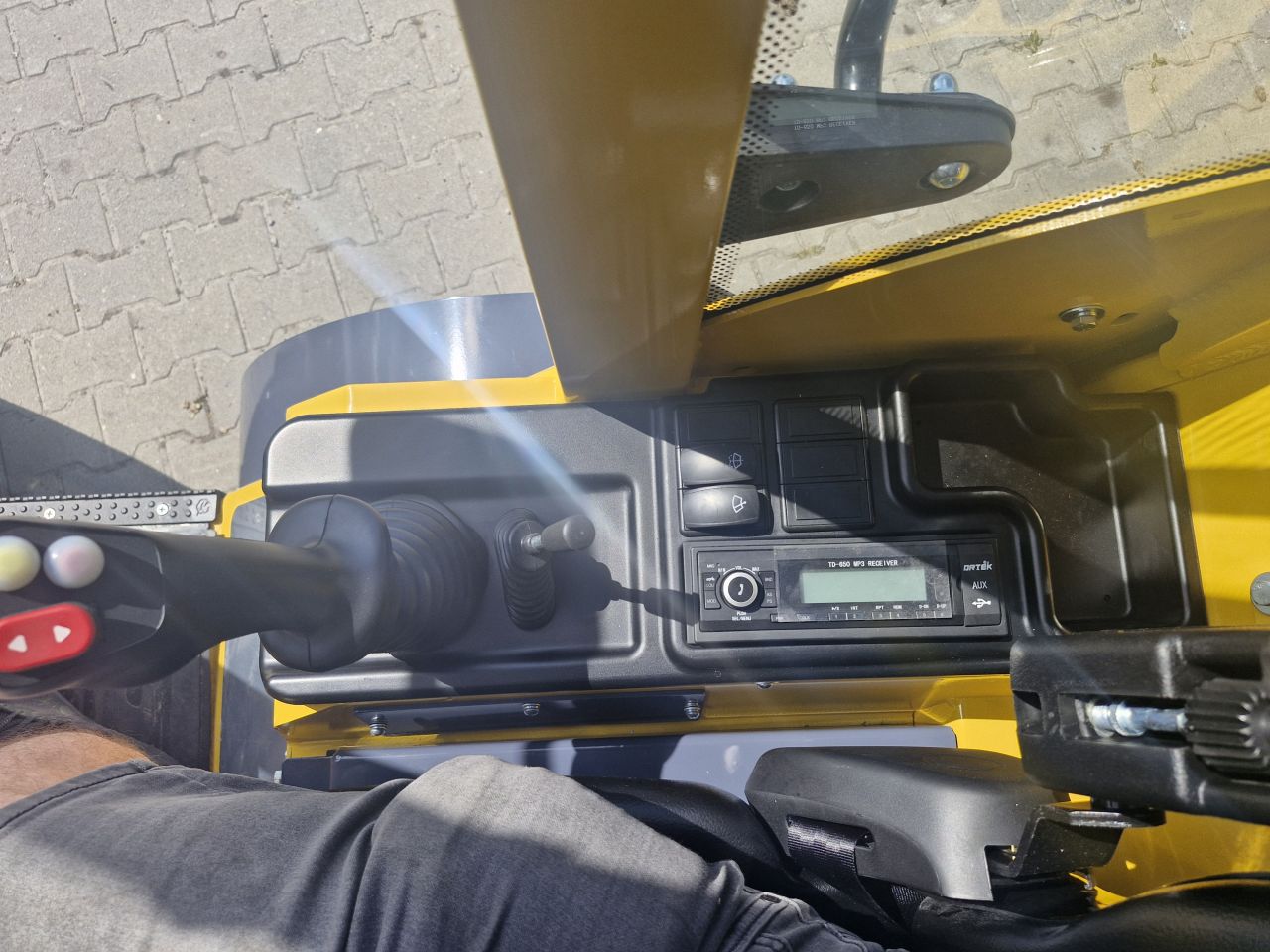 Eurotrac W 12 ICS Industrie voor extra zicht en hefvermogen