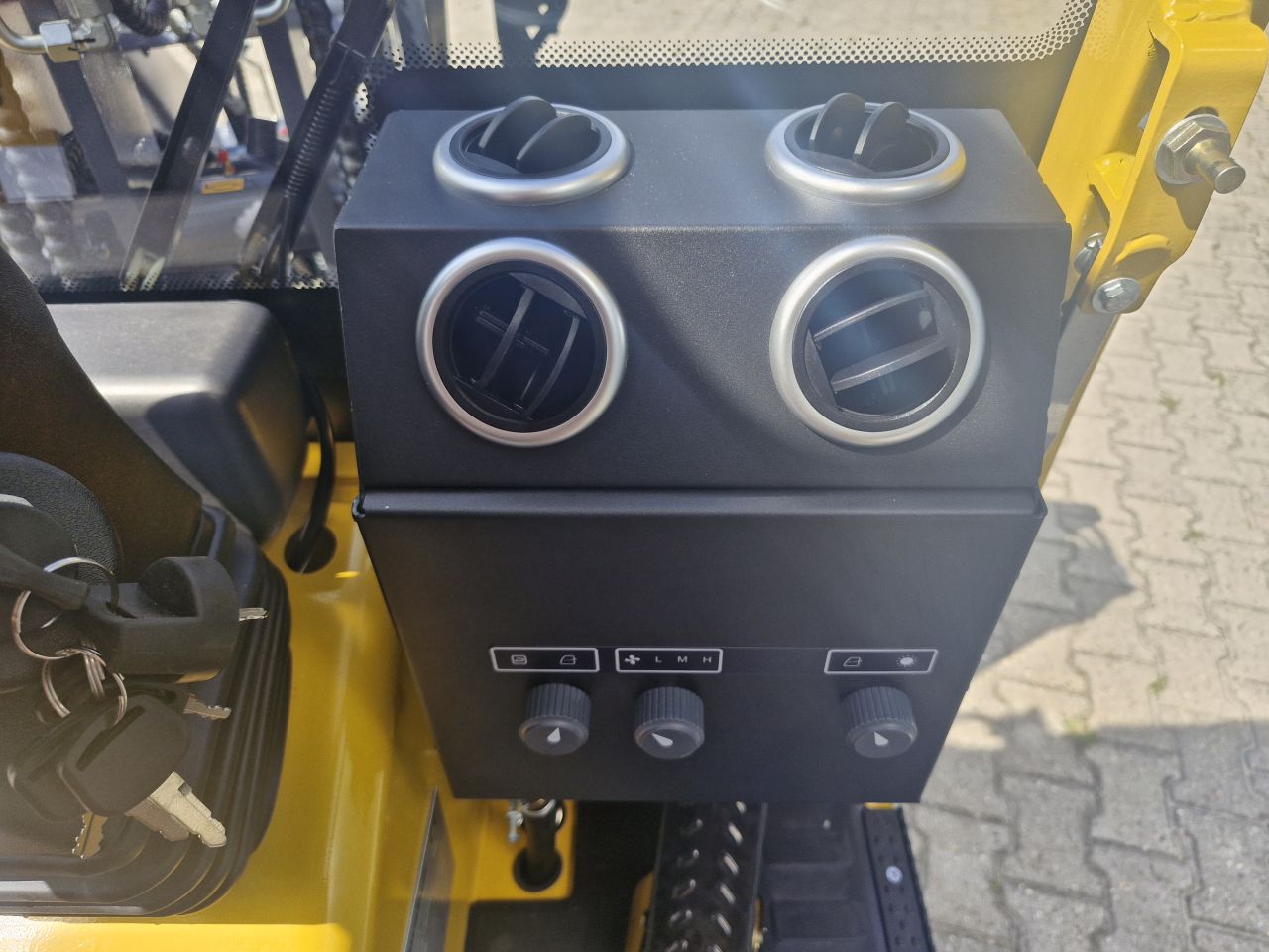 Eurotrac W 12 ICS Industrie voor extra zicht en hefvermogen