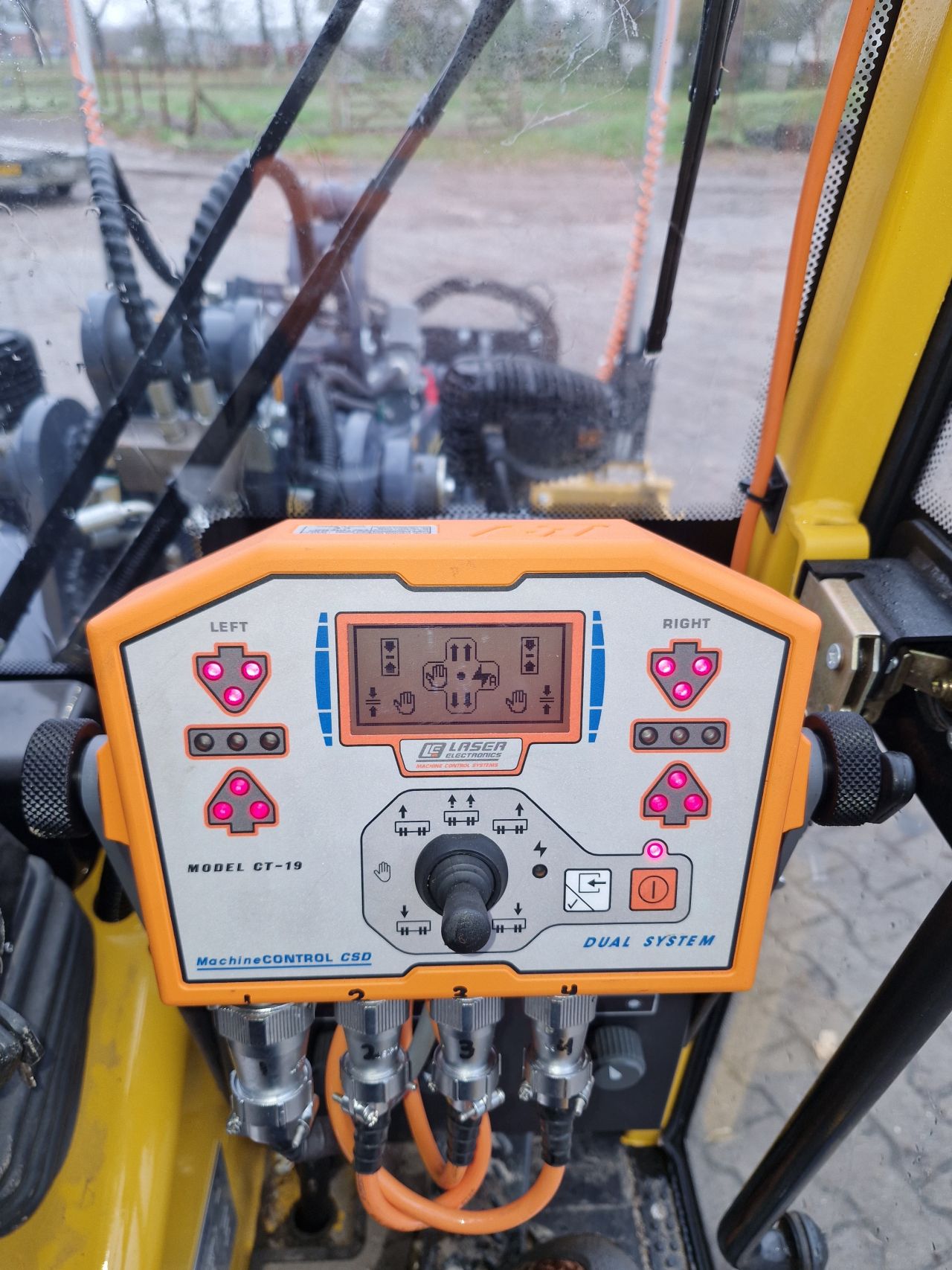 Eurotrac W 12 ICS Industrie voor extra zicht en hefvermogen