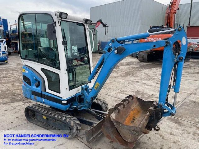 Kubota KX 016-4 3 buckets! Low Hours