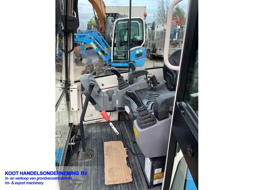 Kubota KX 016-4 3 buckets! Low Hours