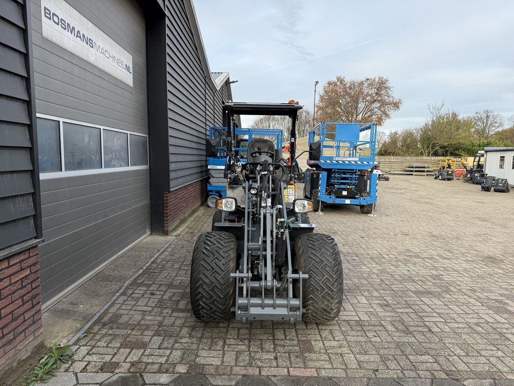 Giant G2700 X-TRA HD+ minishovel BJ 2025 445 uur €635 LEASE