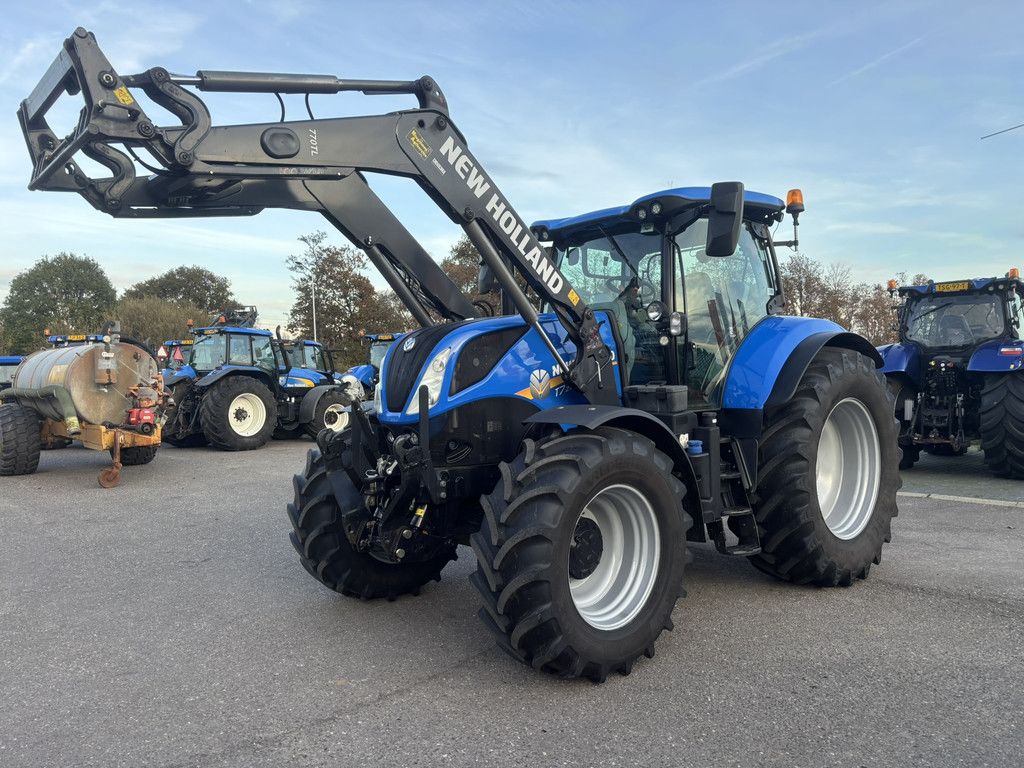 NEW HOLLAND T7.210 RC + STOLL LADER