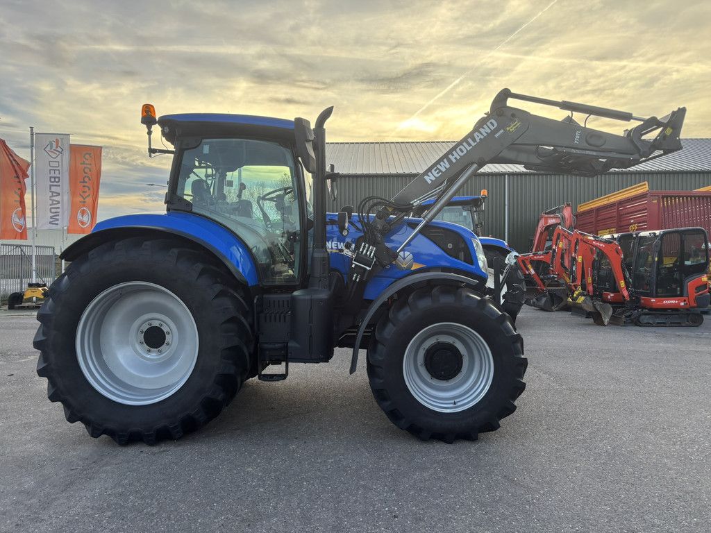 NEW HOLLAND T7.210 RC + STOLL LADER