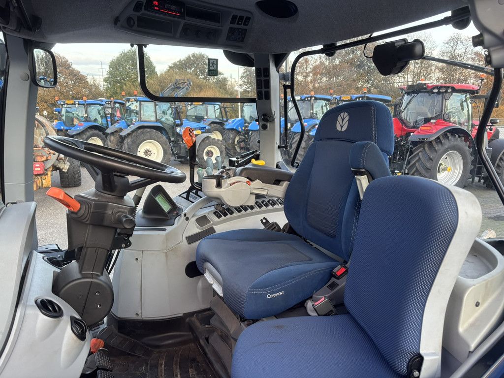 NEW HOLLAND T7.210 RC + STOLL LADER