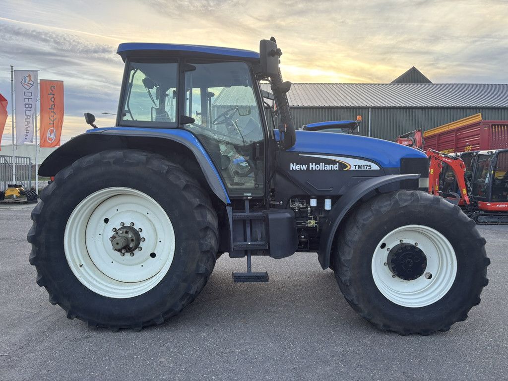NEW HOLLAND TM175