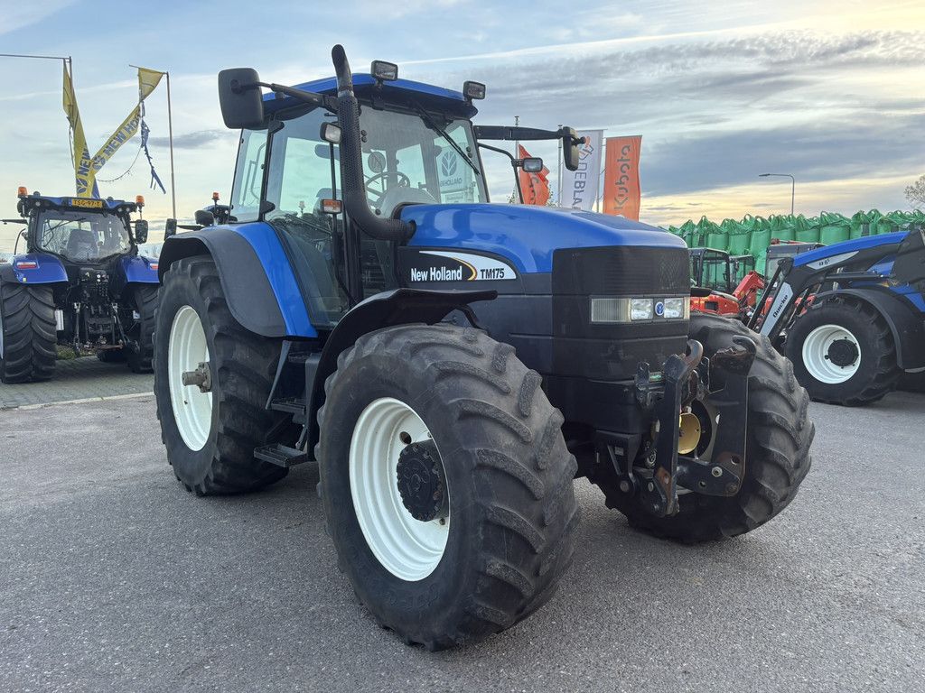 NEW HOLLAND TM175