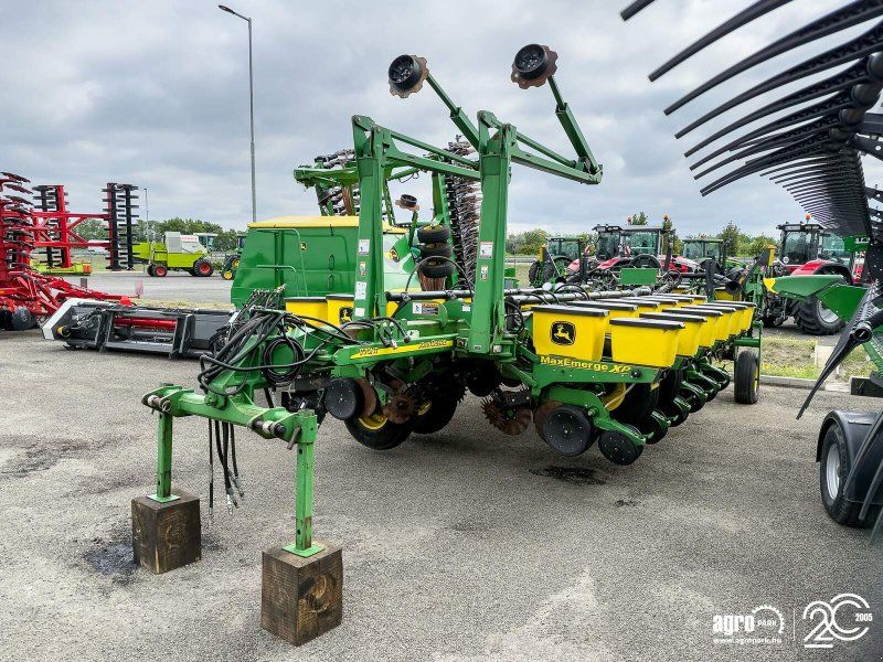 John Deere 1770NT MaxEmerge XP 16 row seeder, foldable, with Computer-Trak