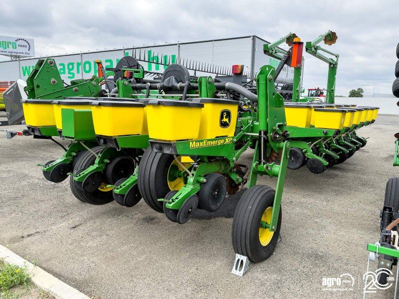 John Deere 1770NT MaxEmerge XP 16 row seeder, foldable, with Computer-Trak