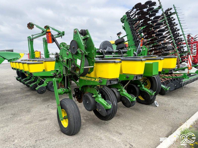 John Deere 1770NT MaxEmerge XP 16 row seeder, foldable, with Computer-Trak