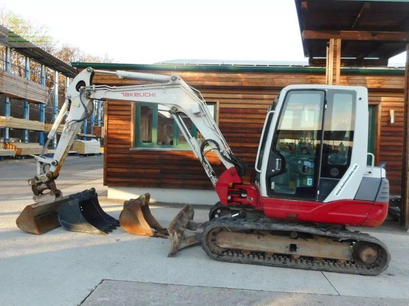 Takeuchi tb 250 mit powertilt + hydr. sw + 3 löffel