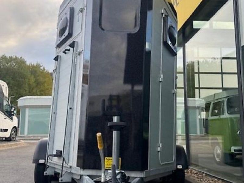 Humbaur Notos Alu Frontausstieg Pferde 2,4t  DS-Klappe