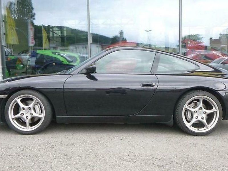 Porsche 996 Carrera 4 Coupé Sportfahrwerk Tiptronic Navi