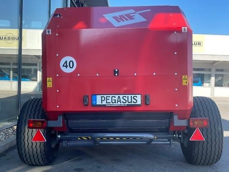 Metal-Fach Rundballenpresse Z562 RN