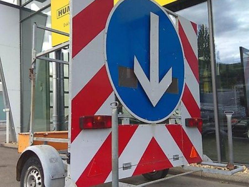 Verkehrsleittafel Baustellenanhänger 750kg