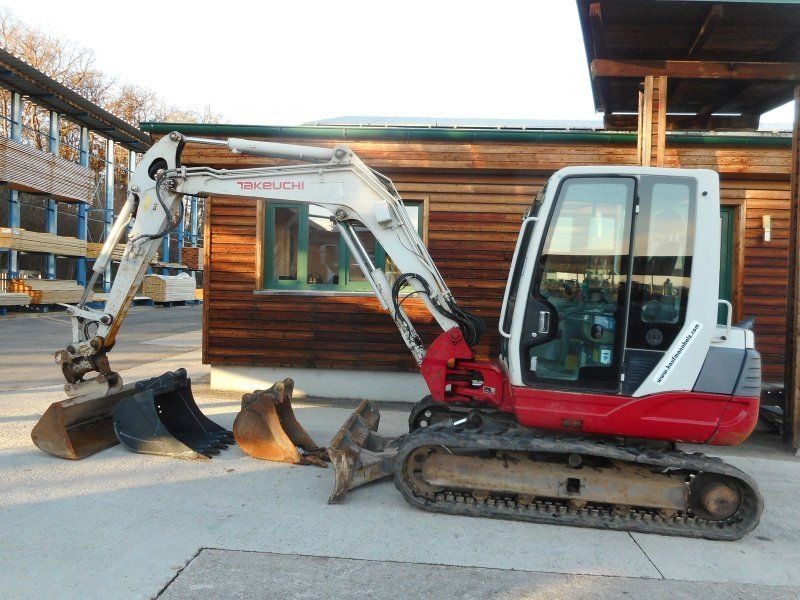 Takeuchi TB 250 mit POWERTILT + hydr. SW + 3 Löffel