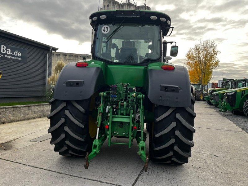 John Deere 7230 R mit Frontlader