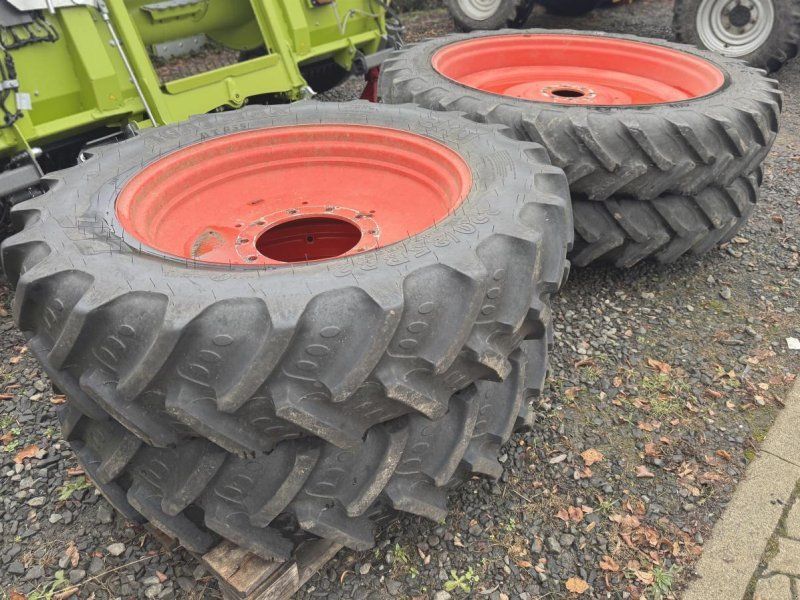 BKT 320/85R32 320/90R46 Rädersatz Claas Arion