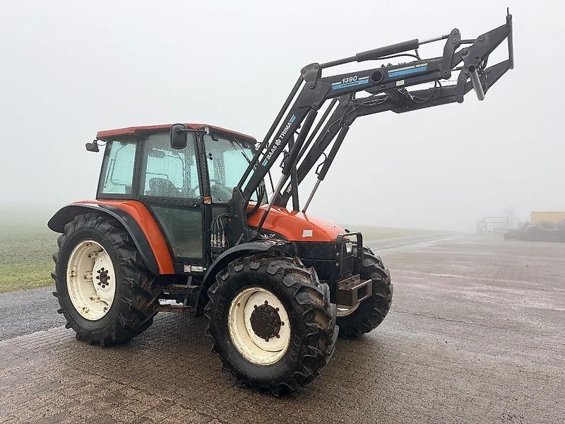 New Holland L85 DT mit Frontlader