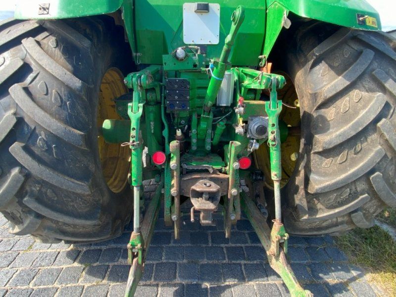 John Deere 8200