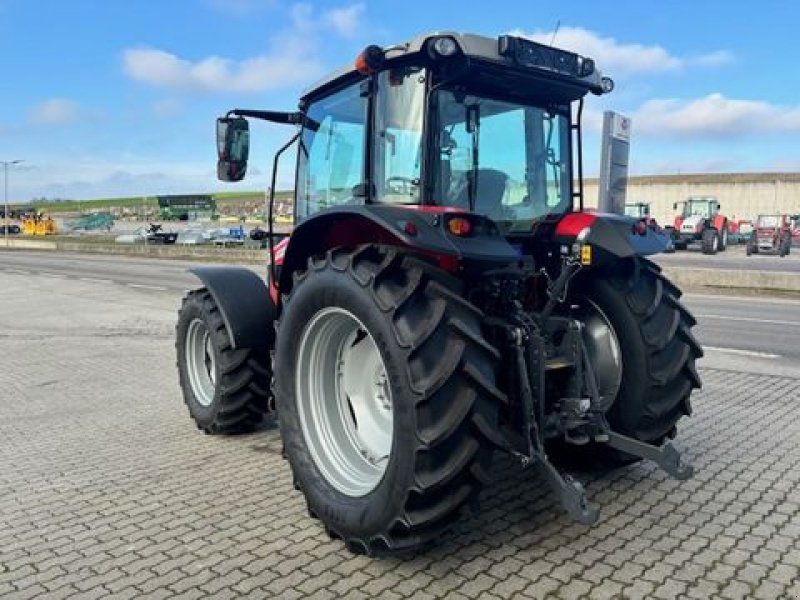 Massey Ferguson 5711 M