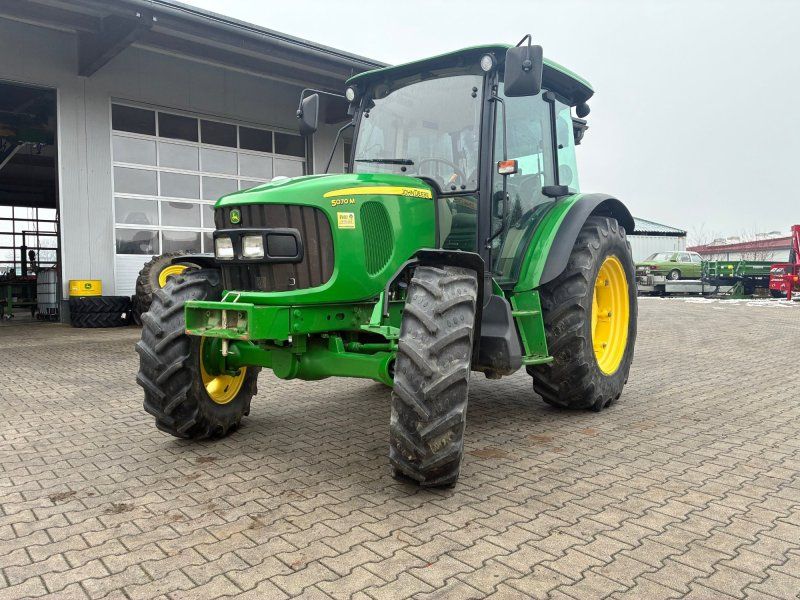 John Deere 5070 M