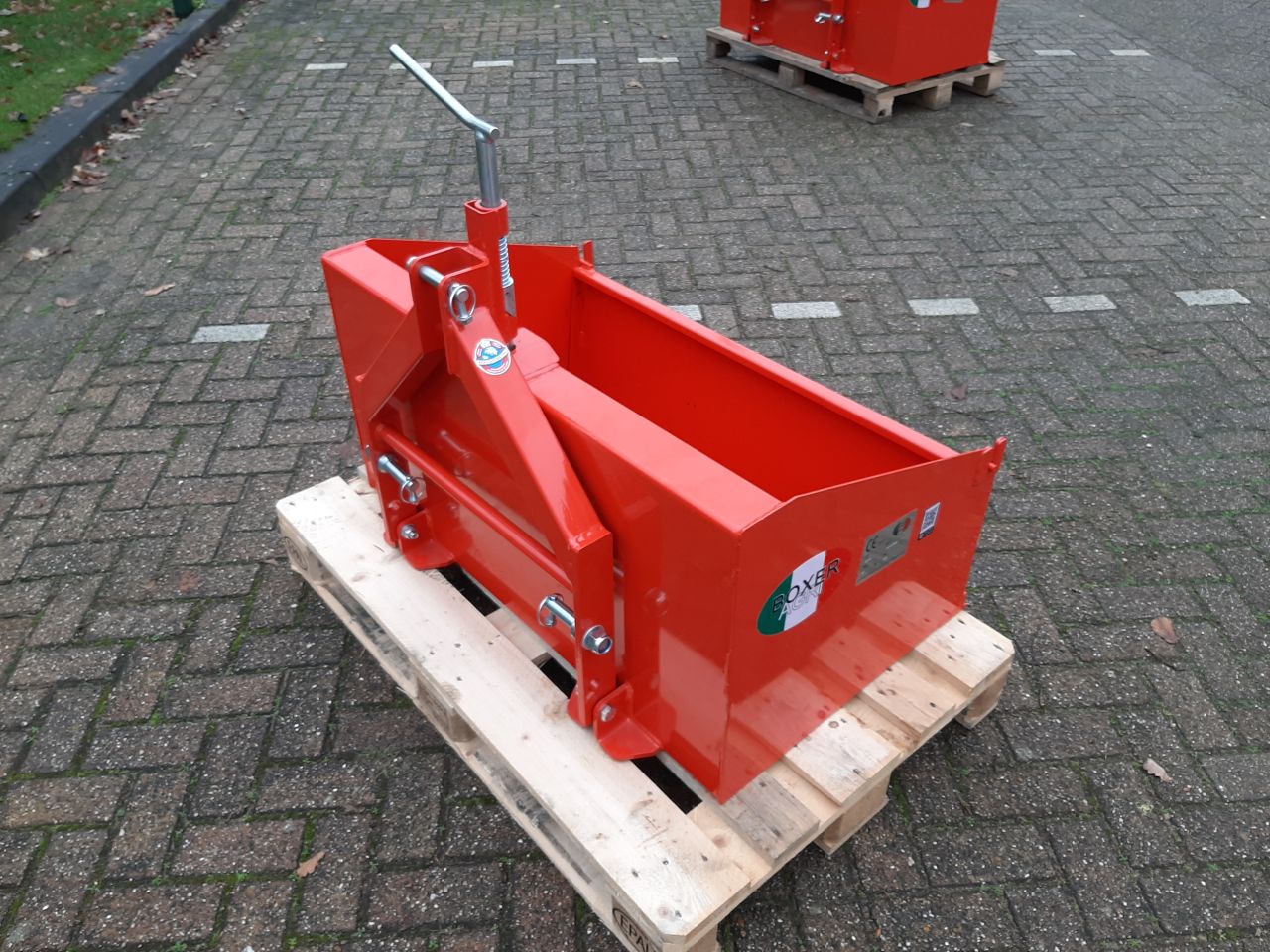 Boxer Agri TB 100L grondbak voor achter de mini trekker