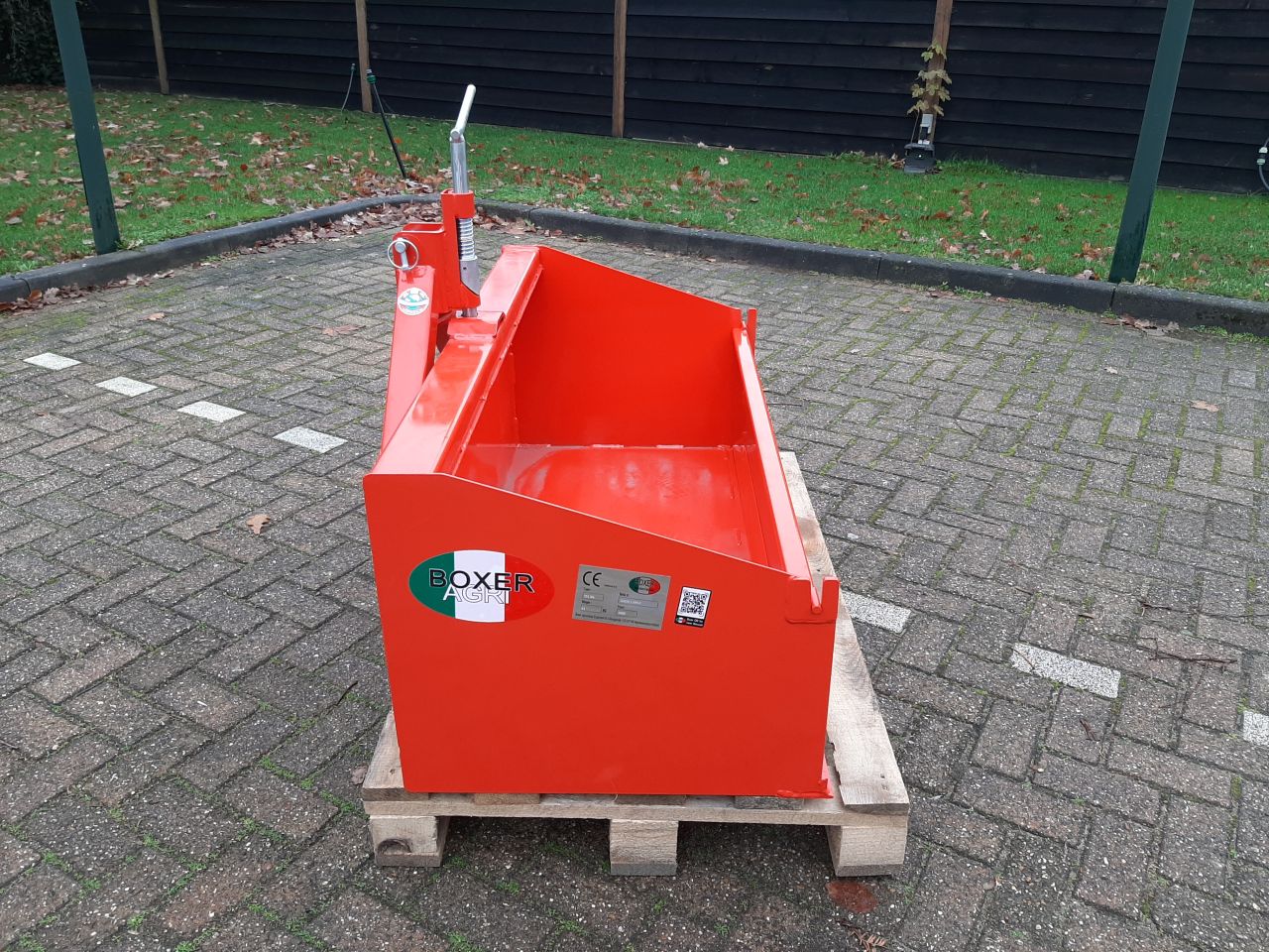 Boxer Agri TB 120L grondbak voor achter de mini trekker