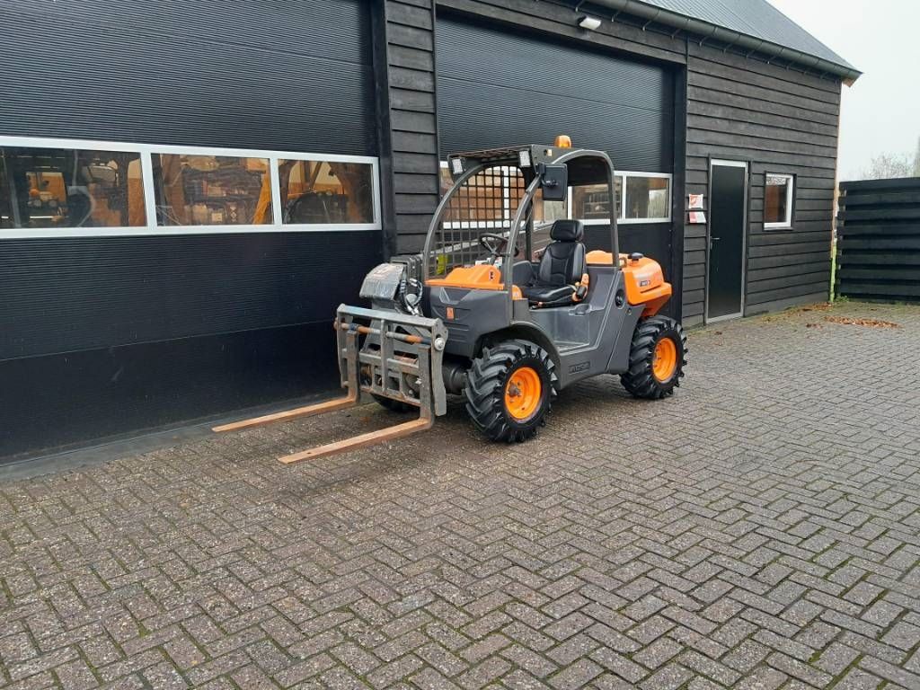 Ausa T 144 H x4 verreiker minilader