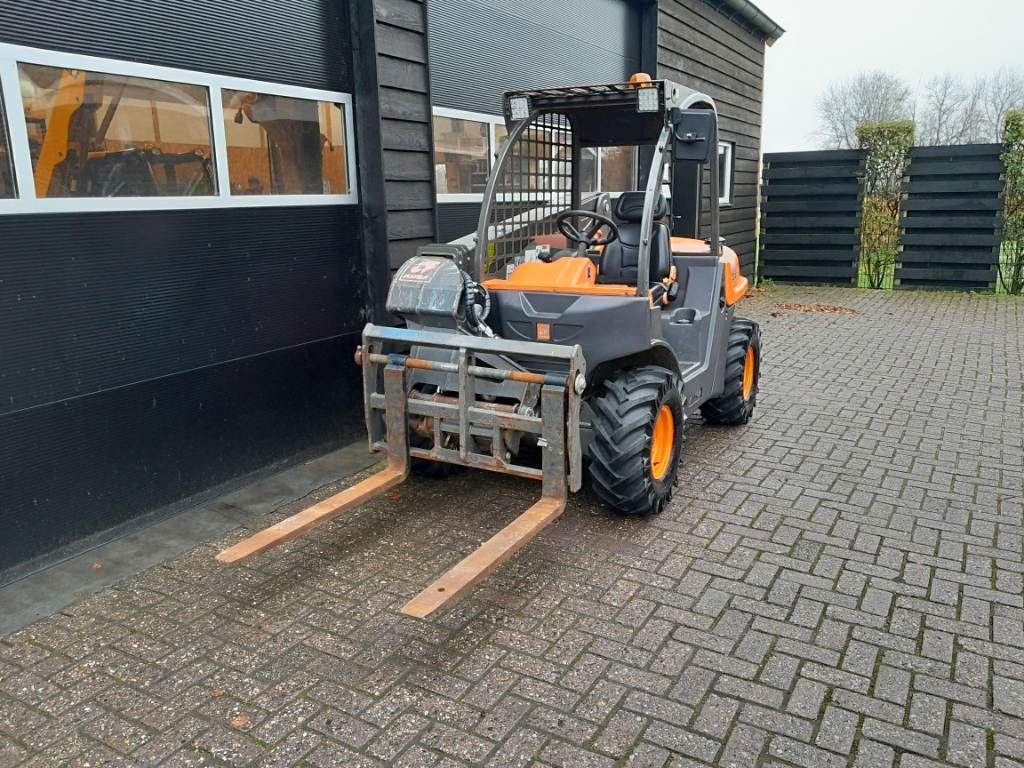 Ausa T 144 H x4 verreiker minilader