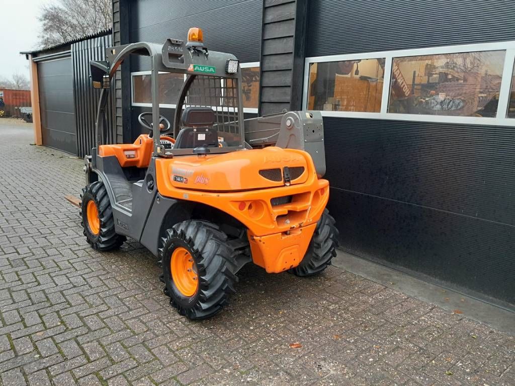 Ausa T 144 H x4 verreiker minilader