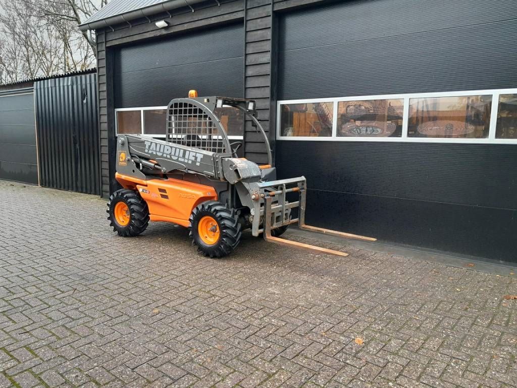 Ausa T 144 H x4 verreiker minilader