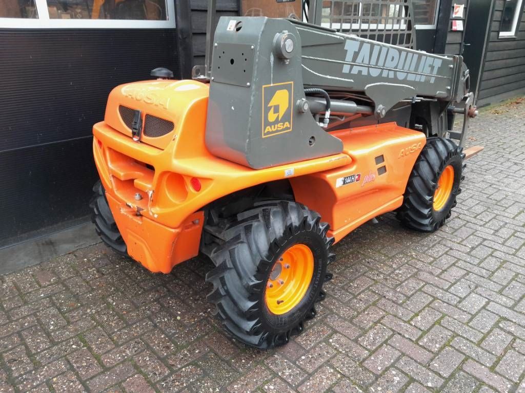 Ausa T 144 H x4 verreiker minilader