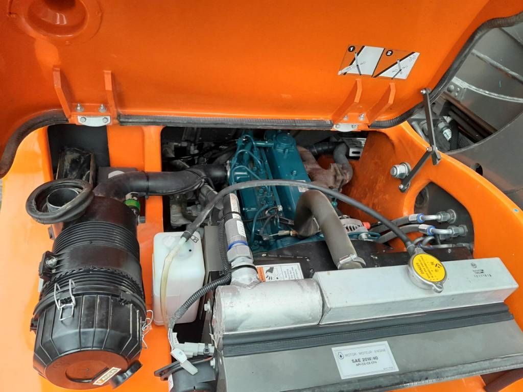 Ausa T 144 H x4 verreiker minilader