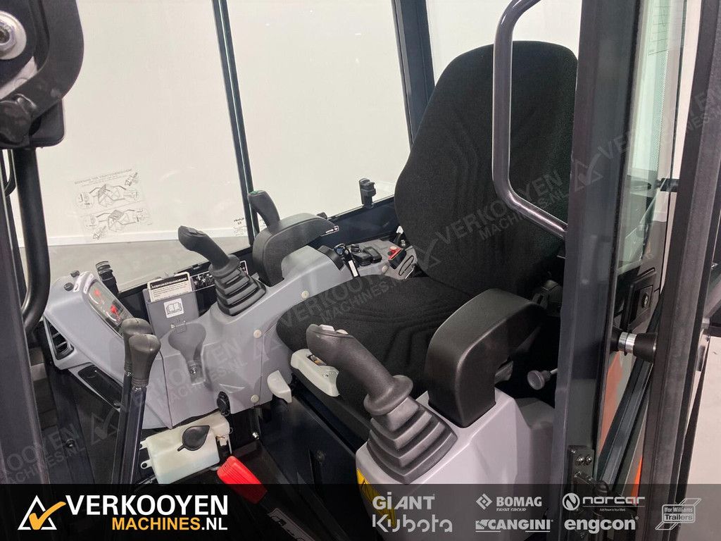 2025 Kubota U27-4 Hi-spec ADV1144