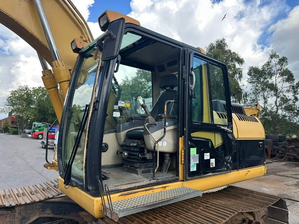 CAT 318 C L - 3066 engine!