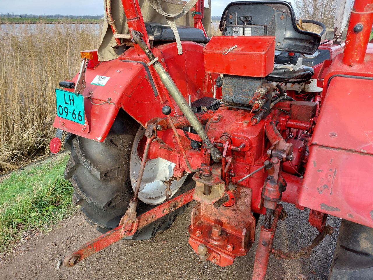 International 353 WEINIG UREN I.Z.G.ST