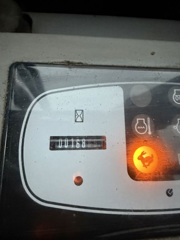 Komatsu PC16R-3HS (2022 / 170 uur)