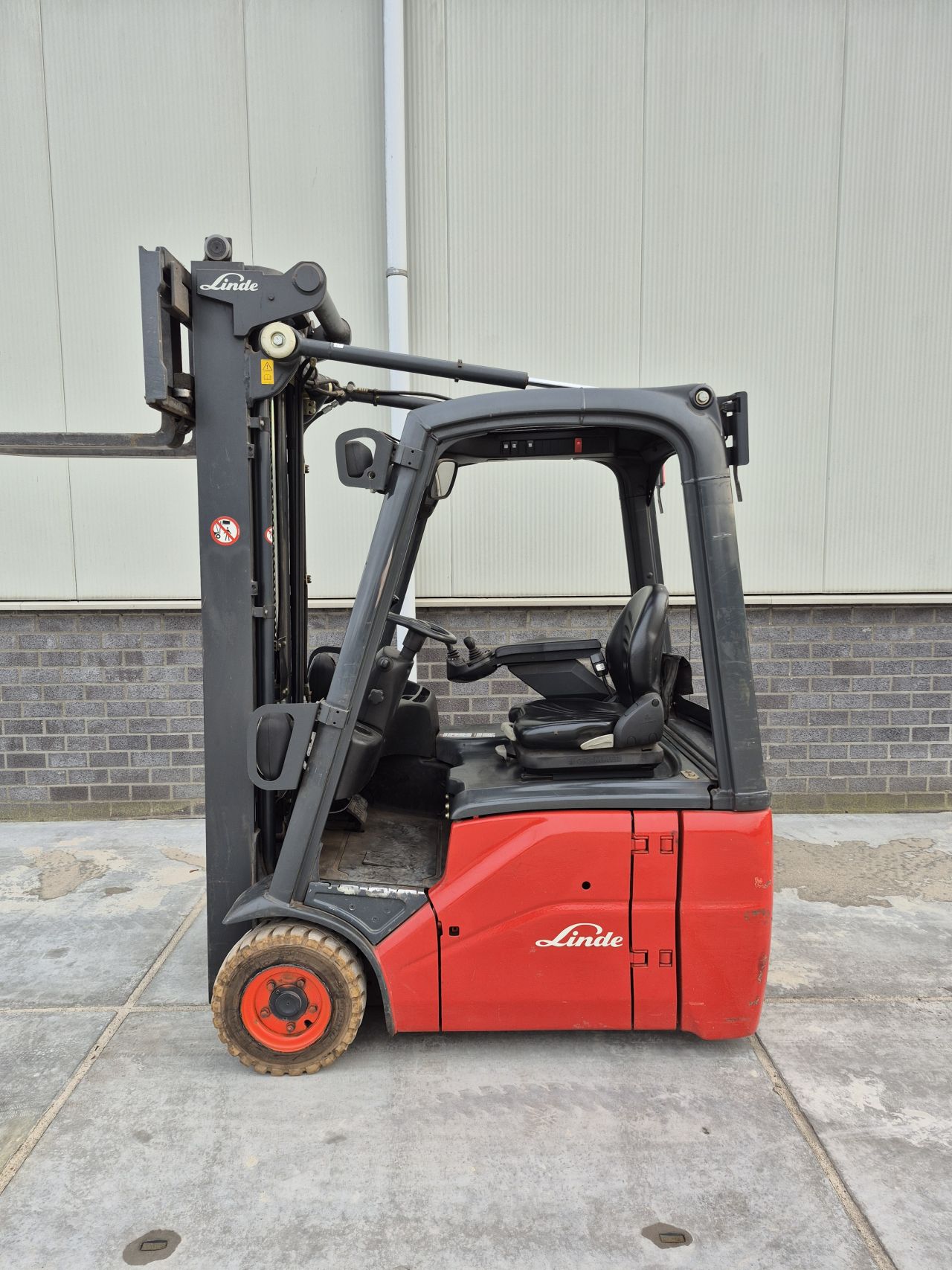 Linde E15-01 bj 2011 triplex sideshift 5.220 mm accu bj 2021