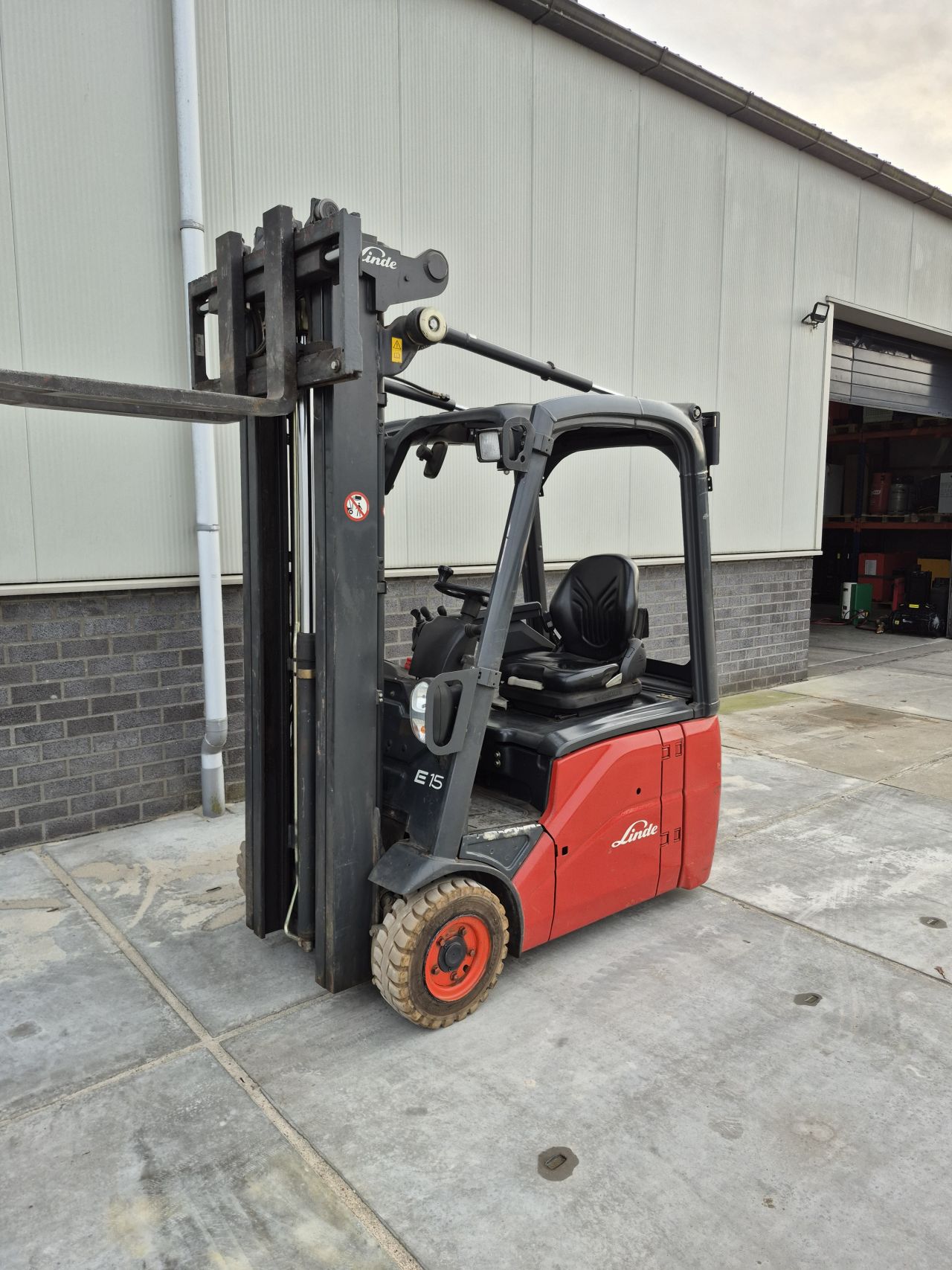 Linde E15-01 bj 2011 triplex sideshift 5.220 mm accu bj 2021
