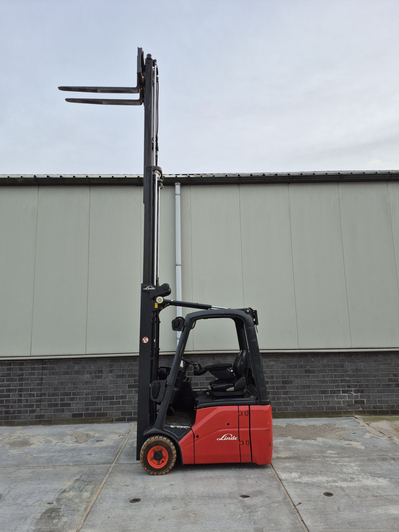 Linde E15-01 bj 2011 triplex sideshift 5.220 mm accu bj 2021