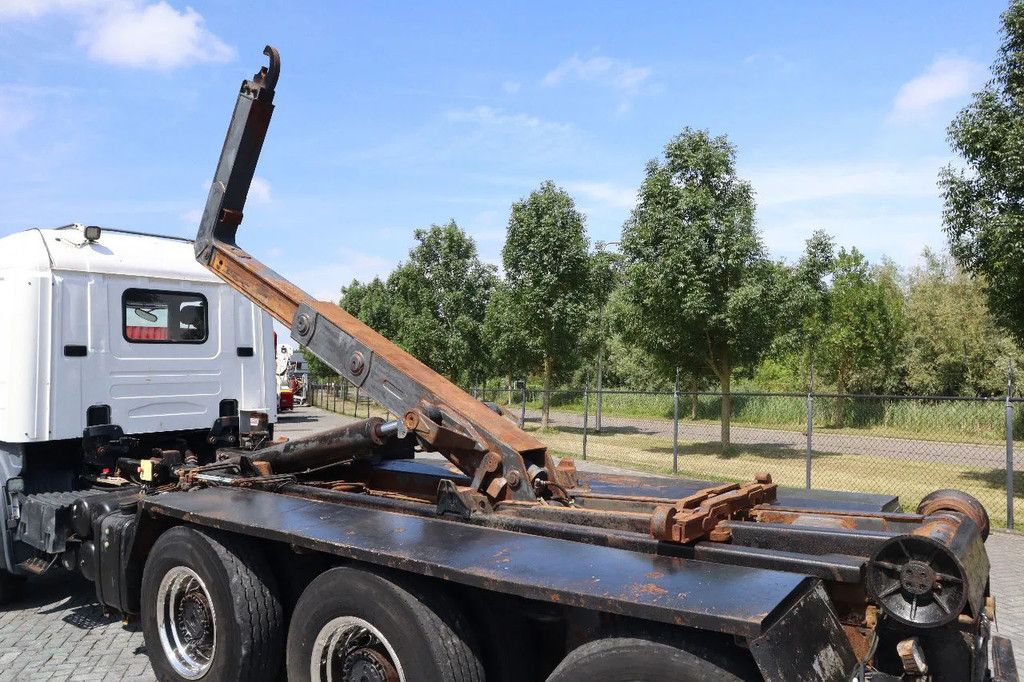 Scania P124-420 | 8X4 | HOOKLIFT | MANUAL | BIG AXLES | EURO 3