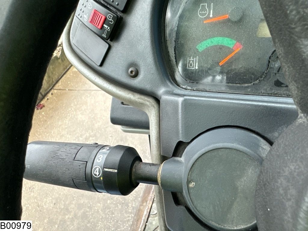 Caterpillar TH 330b 7,20 MTR, 3175 KG