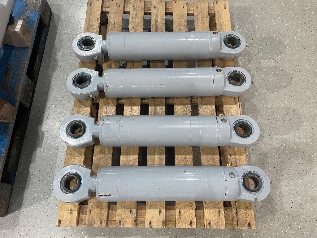 Menzi Muck Cilinders