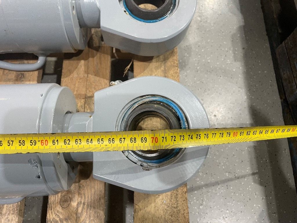 Menzi Muck Cilinders