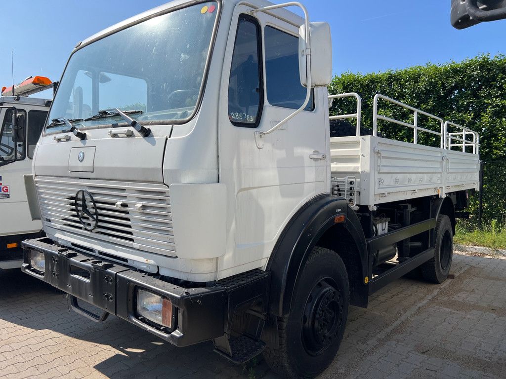 Mercedes-Benz 1017 4X4 ex army reconditioned white with crane